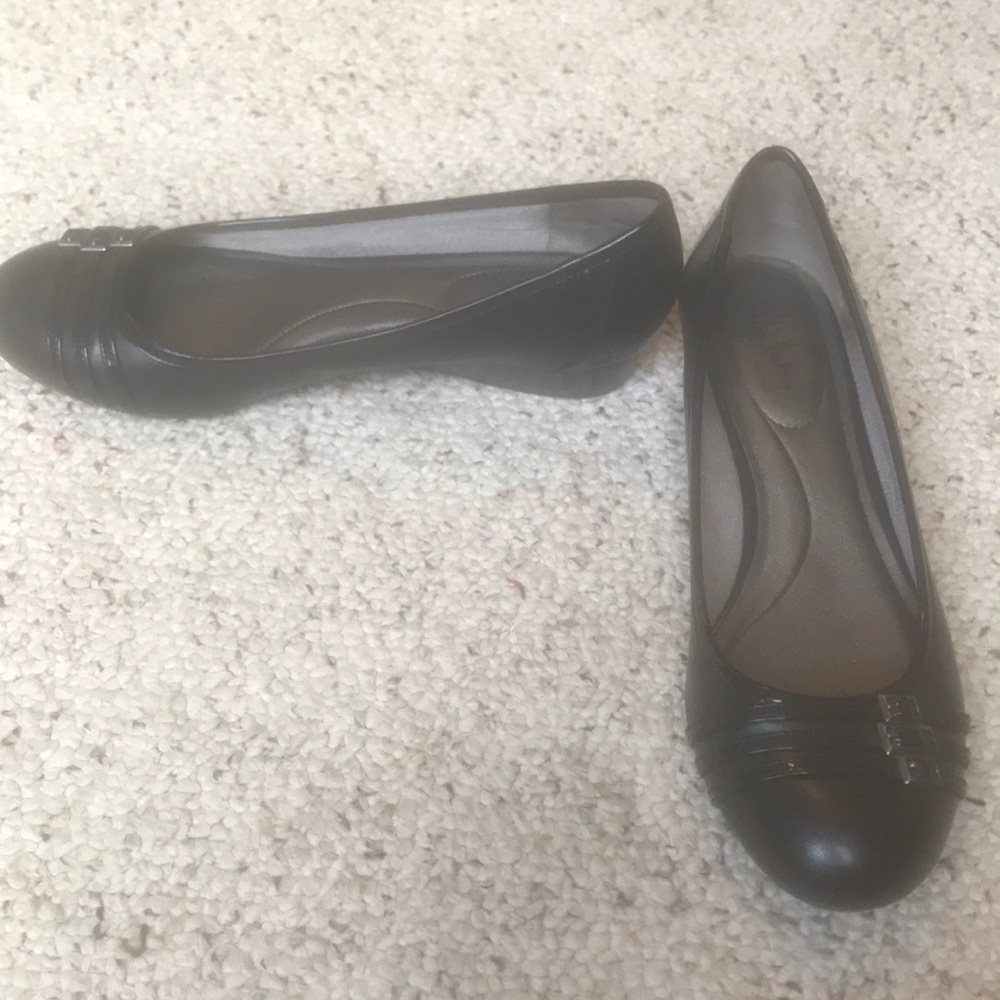 Life stride Black mini wedges